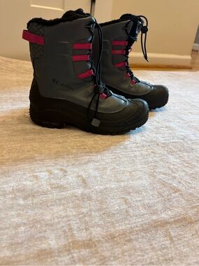 Columbia Youth Unisex Bugaboot Celsius Boot Graphite/Wild Fuchsia- Waterproof